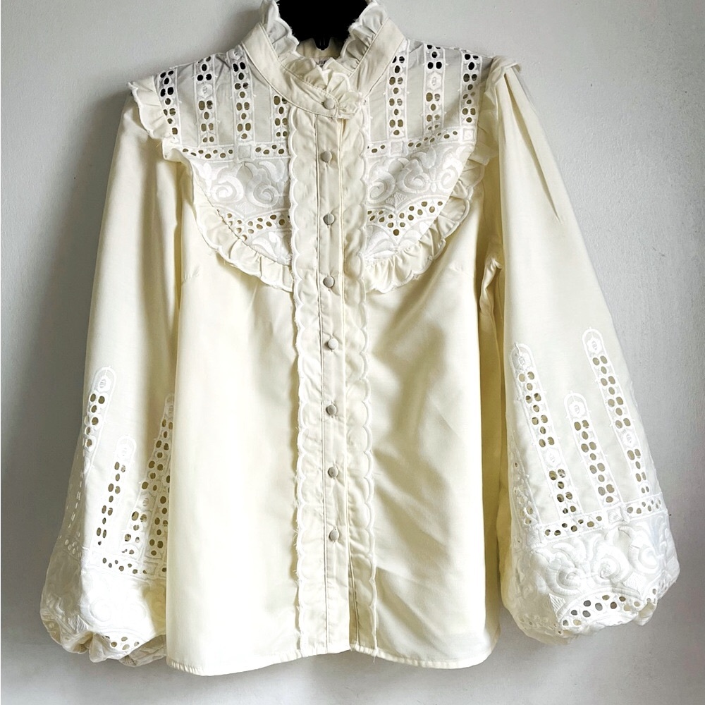 Elegant Cream Lace Blouse - Picture 3 of 8